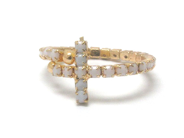Small acryl crystal leaned cross stretch ring