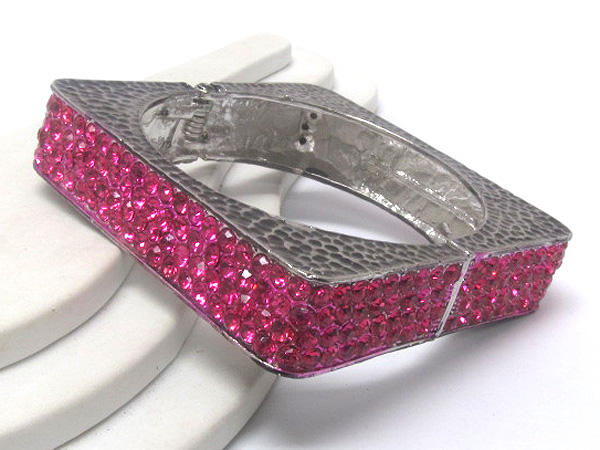 MULTI CRYSTAL AND METAL HAMMERED SQUARE ON SIDE FASHION DESIGNER STYLE HINGE BANGLE