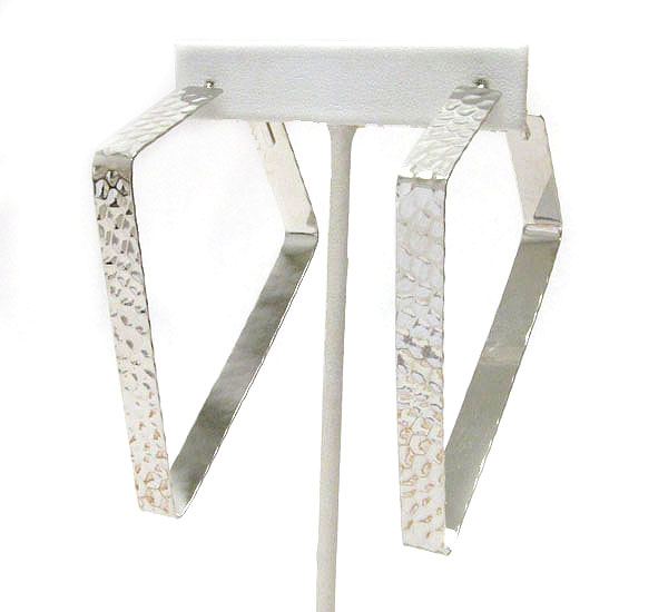 Hammered metal diamond shape earring
