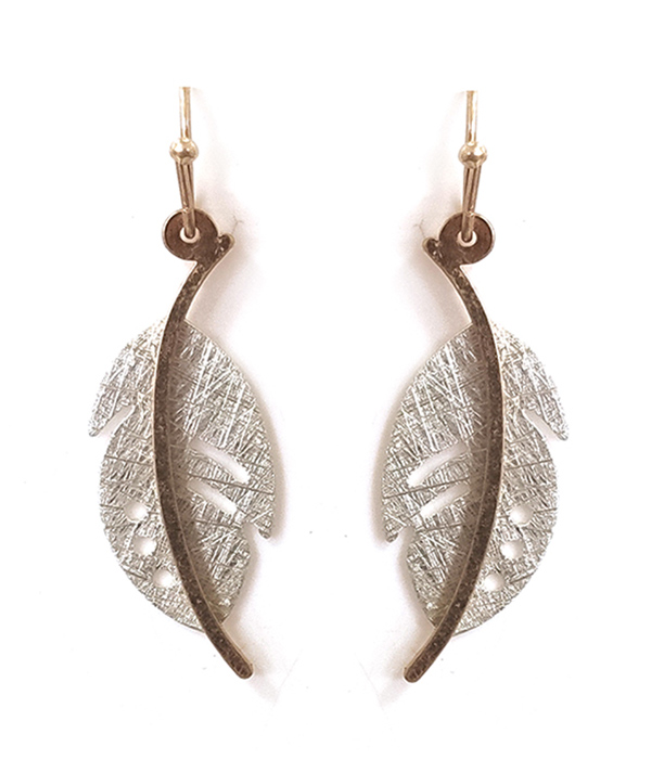 SCRATCH METAL LEAF EARRING