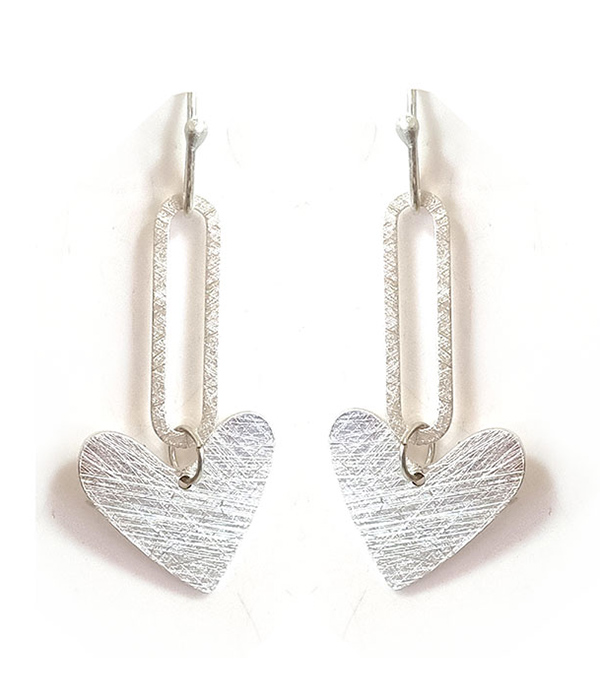 SCRATCH METAL HEART DROP EARRING