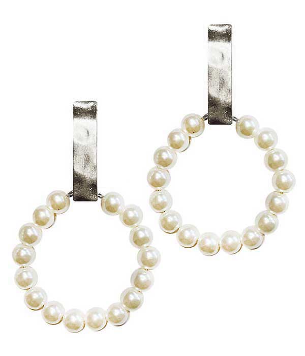 Metal bar and pearl hoop earring