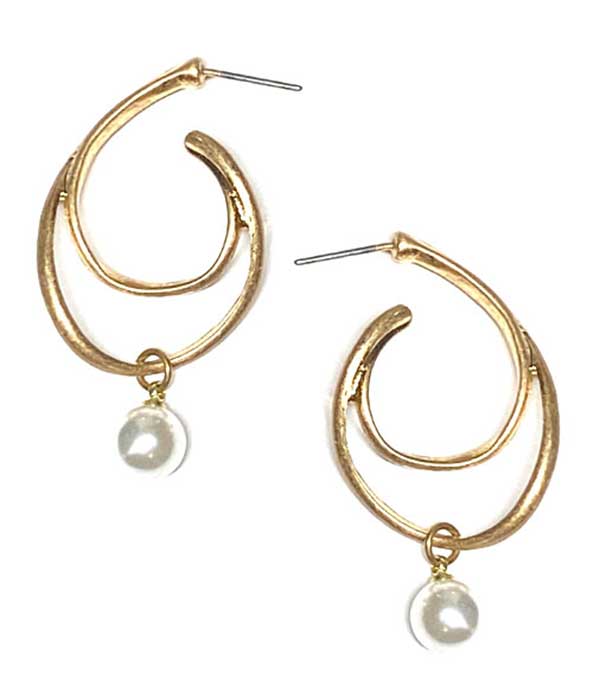Metal wire and pearl drop earring