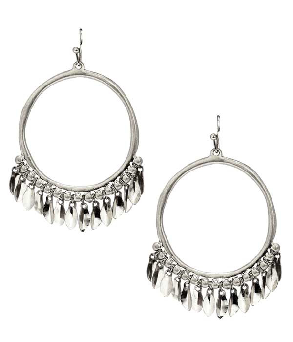 Multi meatl chip dangle hoop earring