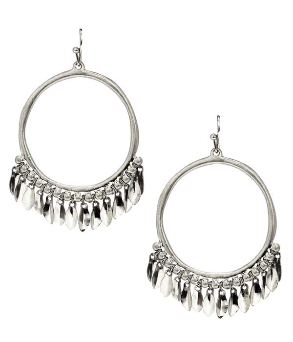 MULTI MEATL CHIP DANGLE HOOP EARRING