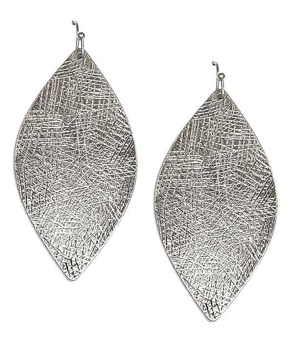 SCRATCH METAL MARQUISE EARRING