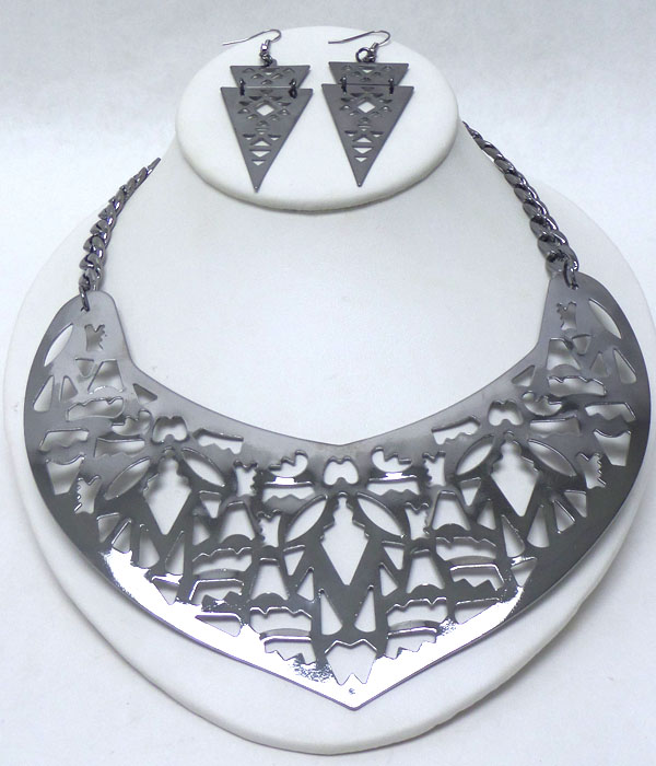 Thin metal cut out necklace set 