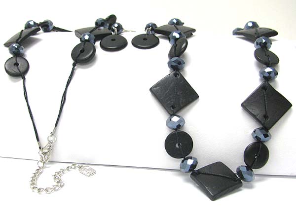 Dyed glossy shell disk and facet glass beads link long necklace earring set