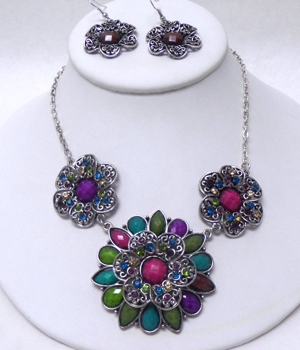 Multi color metal flower necklace set