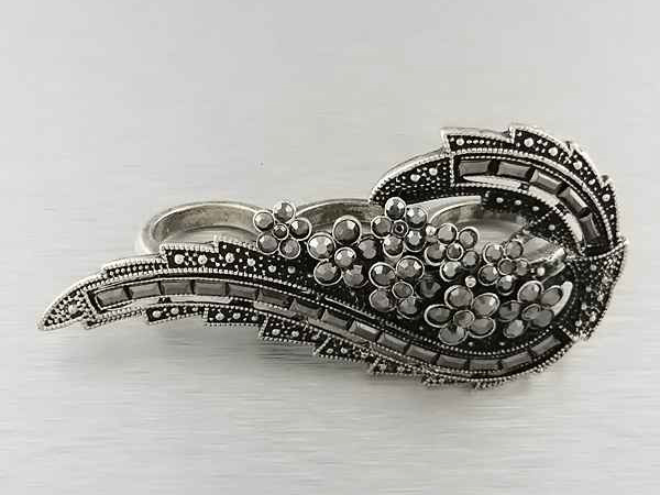 Multi crystal flowers and fashion style dual ring