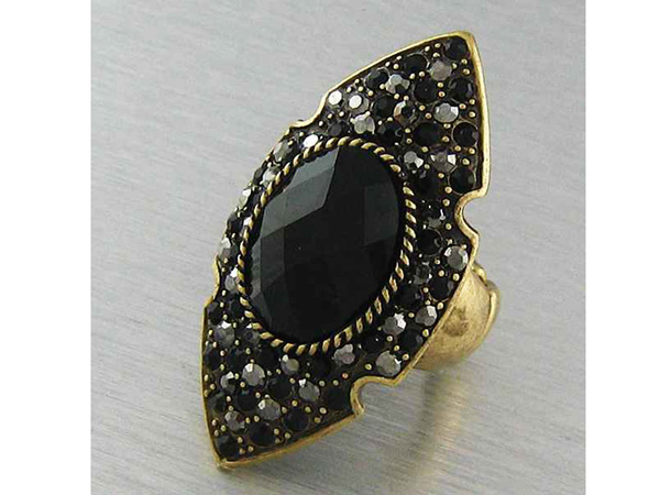 Crystal metal arrowhead on center facet glass stone stretch ring