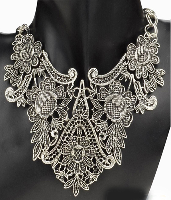 Vintage filligree metal bib necklace 