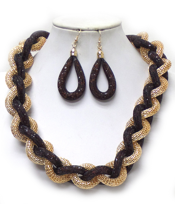 Floating crysatl mesh and metal chain twist necklace set