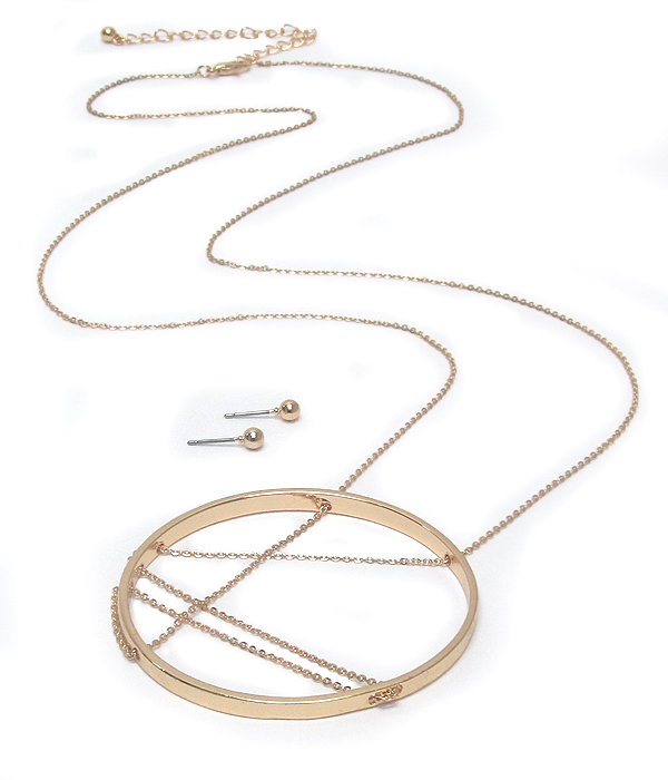 LARGE HOOP AND FINE CHAIN CROSSING THROUGH LONG NECKLACE SET