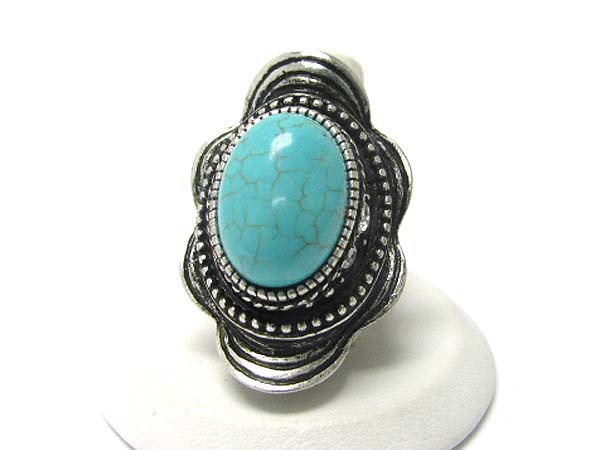 Natural oval stone stretch ring