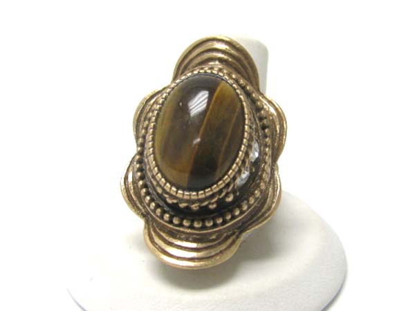 Natural oval stone stretch ring