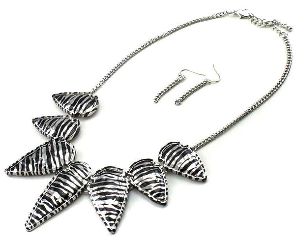 Animal print metal link necklace earring set