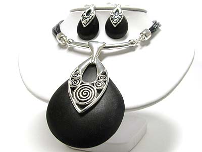 Burnish metal round wood pendant necklace earring set