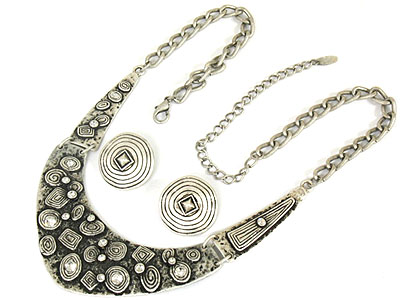 Antique style crystal and metal necklace set