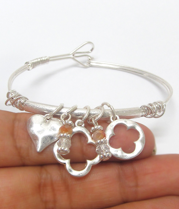 Quatrefoil theme charm wirs bracelet