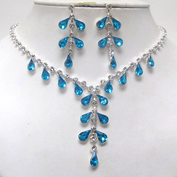 Multi crystal and crystal glass tear drop line patern party necklace earring set 