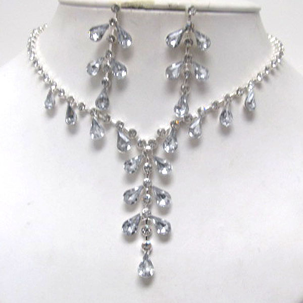 MULTI CRYSTAL AND CRYSTAL GLASS TEAR DROP LINE PATERN PARTY NECKLACE EARRING SET 