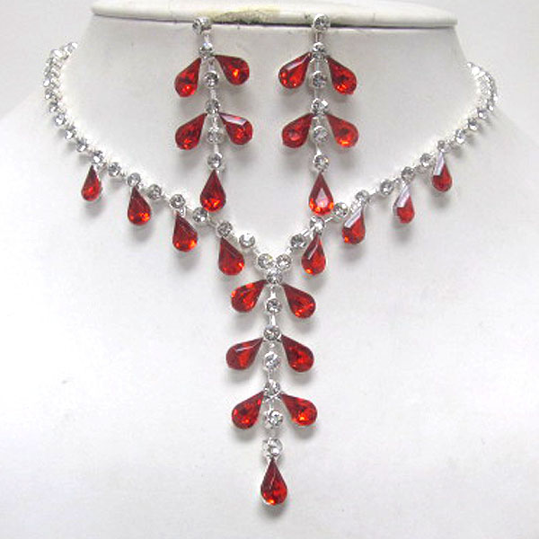 Multi crystal and crystal glass tear drop line patern party necklace earring set 