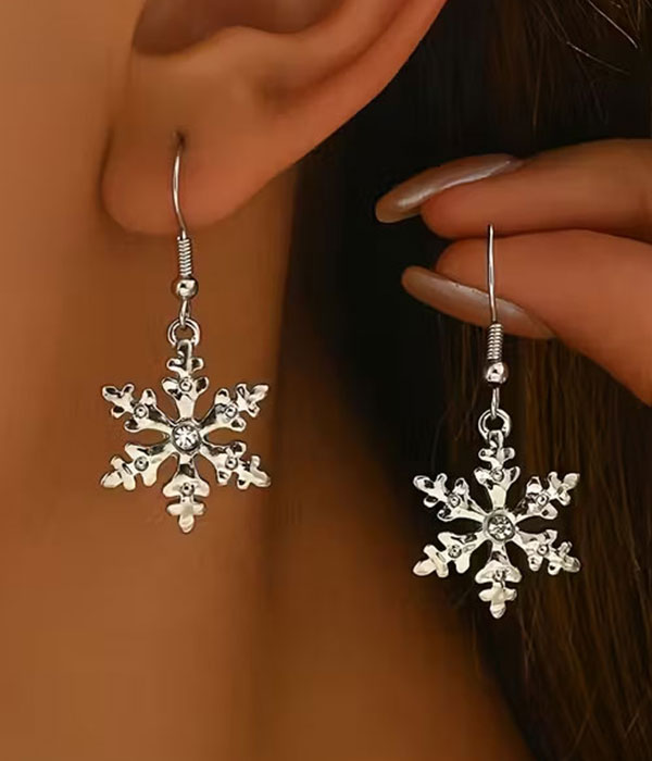 Christmas theme snowflake earring