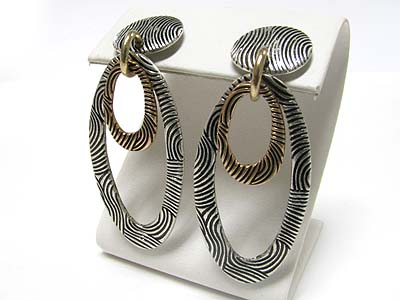 Wave pattern double oval metal earring
