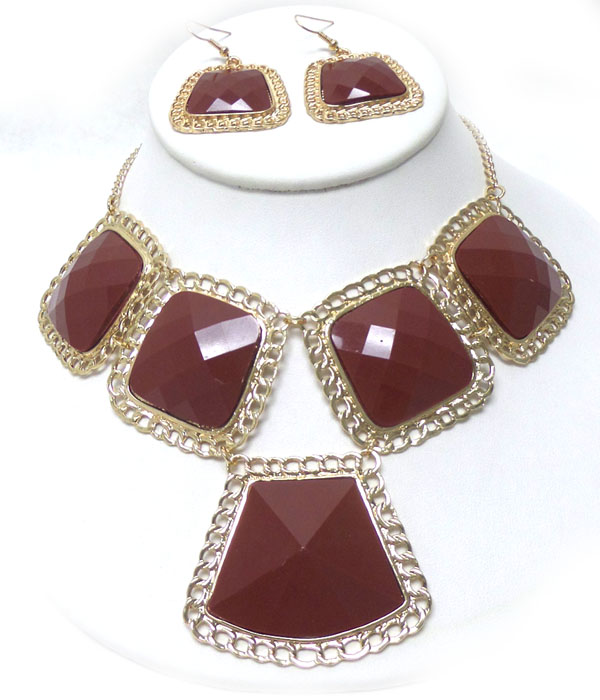 Five large linked squares with metal borders necklace set 