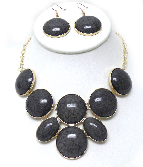 Acrylic linked discs necklace set