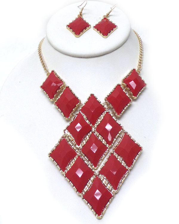 Acrylic linked diamomd shape necklace set  