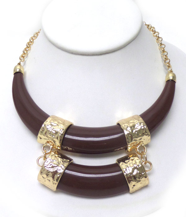 Moon shape plastic and metal necklace 