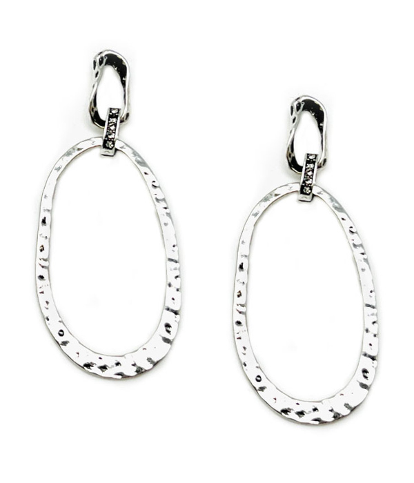 METAL OVAL RING EARRING