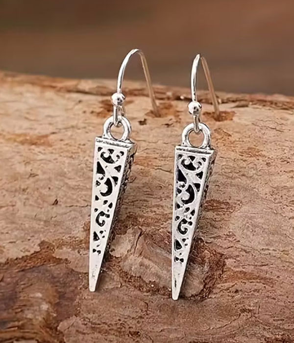 Metal filigree trianlge bar earring