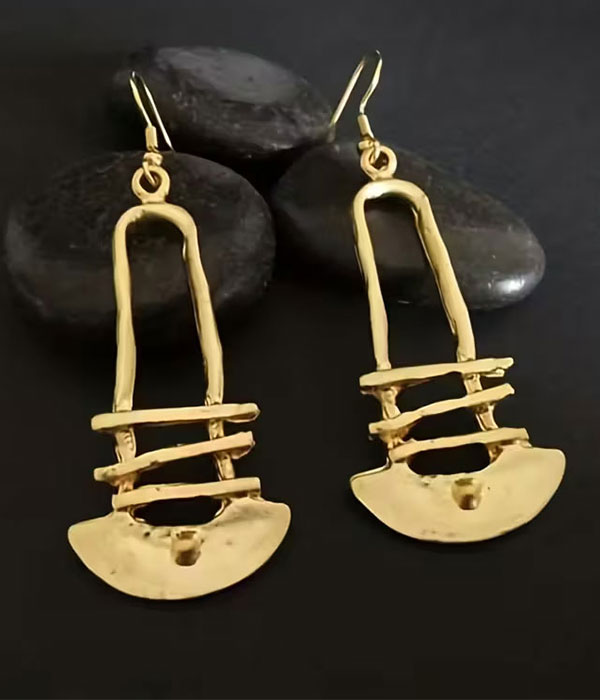 Retro metal earring