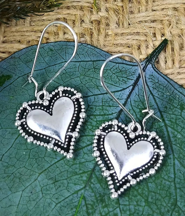 Retro heart earring