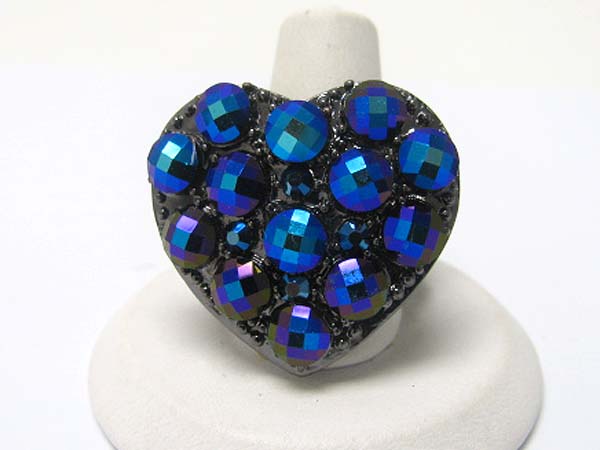 Facet metallic stone heart stretch ring