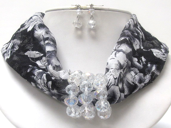 THREE CRYSTAL GLASS RING FASHION FABRIC NECKLACE EARRING SET