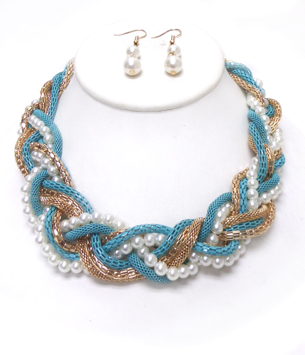 Mesh and pearl chain twist necklace set