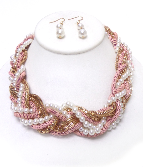 Mesh and pearl chain twist necklace set
