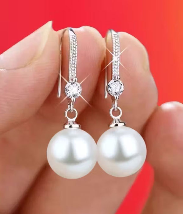 Pearl drop earring