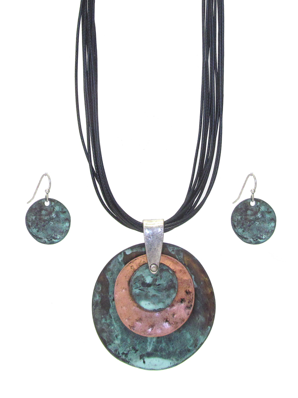 MULTI DISC PENDANT AND CORD NECKLACE SET