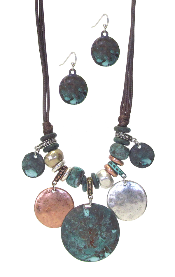 Multi disc dangle and cord necklace set