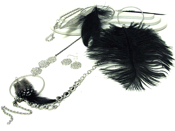 FEATHER DECO LONG NECKLACE HOOP EARRING SET - HOOPS