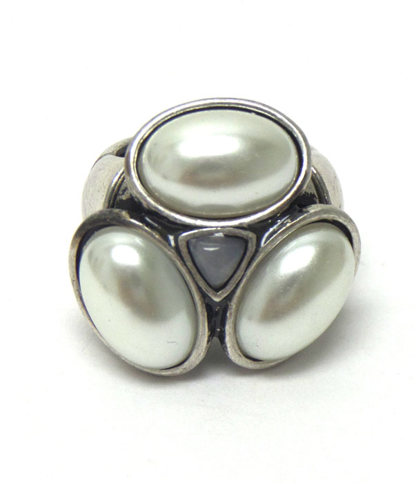 Three pearl metal ring 