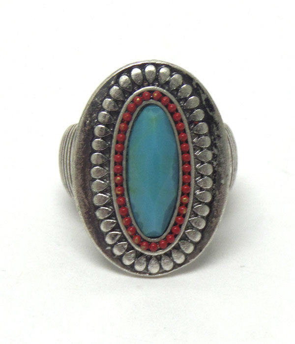 Oval two layer stone ring