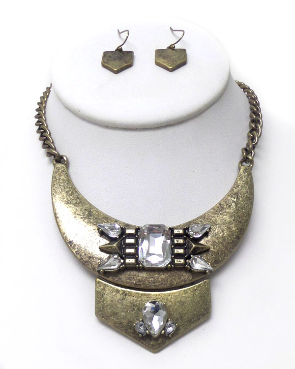 Metal with glass stone necklace set