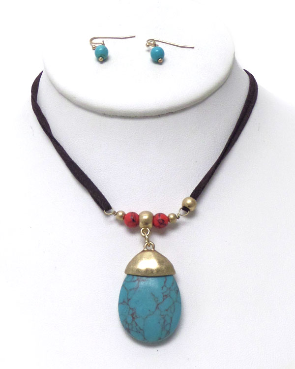 Turquoise stone teardrop with suede necklace set