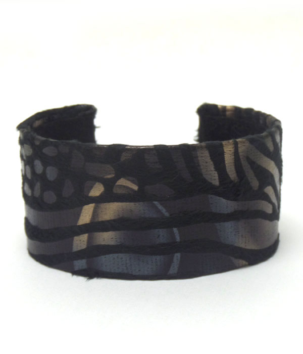 ANIMAL PRINT FUR CUFF